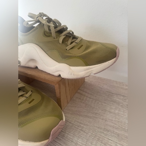 Sorel Kinetic RNEGD Float Shoes Olive Mauve Sporty Comfy Stylish Size 7 - Picture 4 of 9